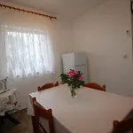 Two-bedroom In Ii Appartement Šilo